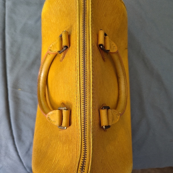 Lv purse - Picture 10 of 16